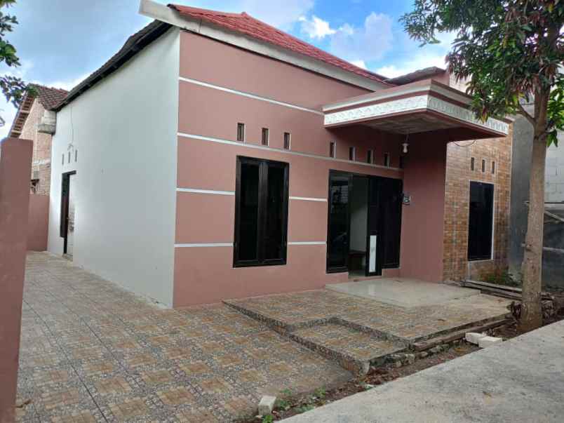 dijual rumah jalan anyar duwet wates