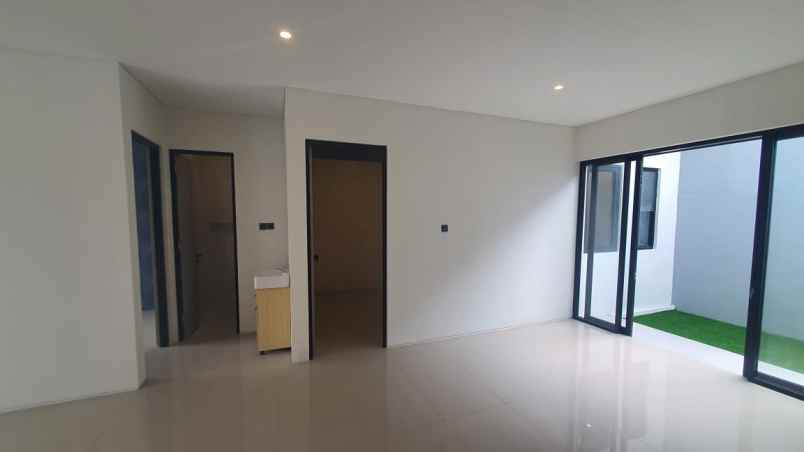 dijual rumah jalan bukit palma