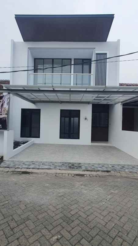 dijual rumah jalan bukit palma