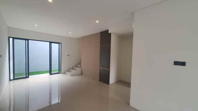 dijual rumah jalan bukit palma