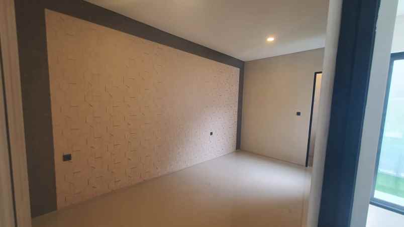 dijual rumah jalan bukit palma