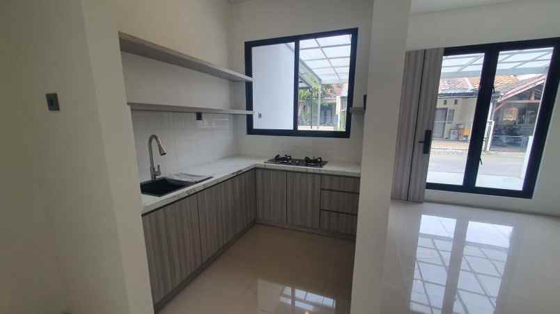 dijual rumah jalan bukit palma
