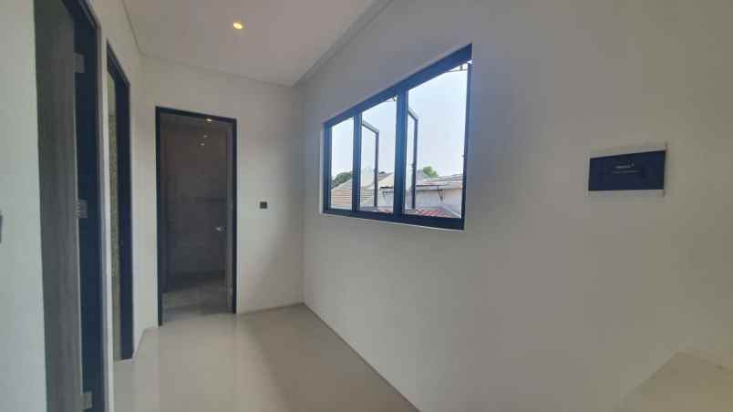 dijual rumah jalan bukit palma