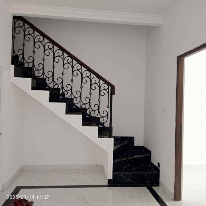 dijual rumah jalan curug agung tanah