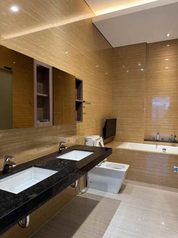 dijual rumah jalan dian istana