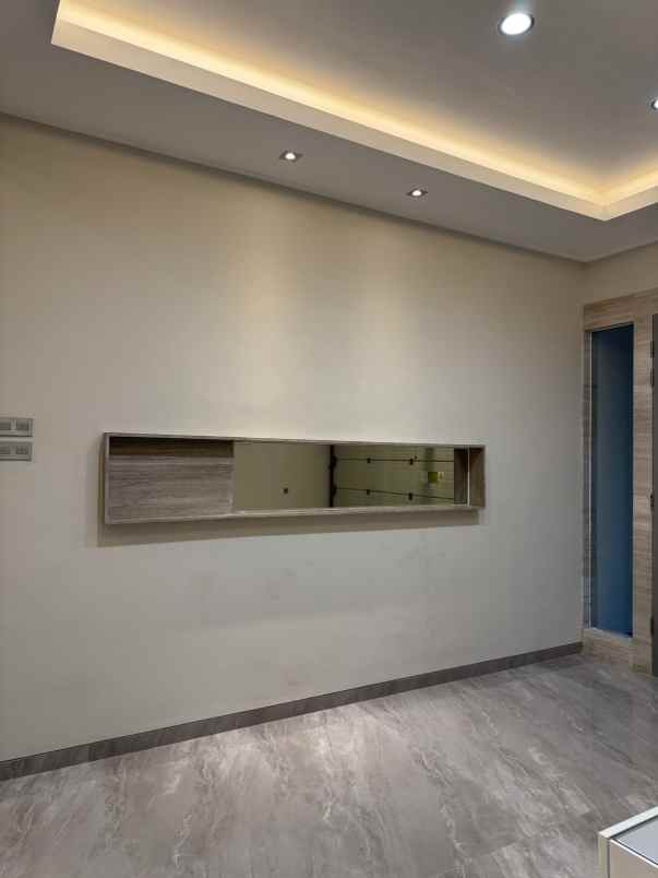 dijual rumah jalan dian istana