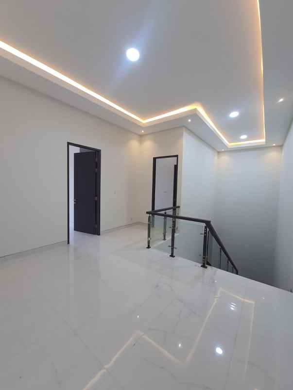 dijual rumah jalan fullerton place