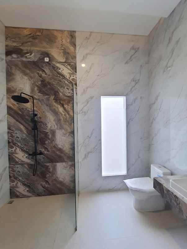 dijual rumah jalan fullerton place