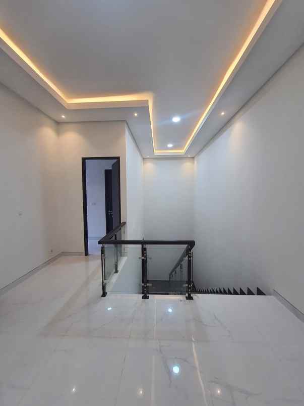 dijual rumah jalan fullerton place
