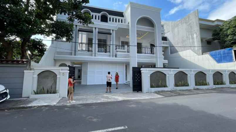 dijual rumah jalan gatsu 1