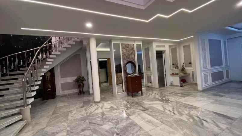 dijual rumah jalan gatsu 1