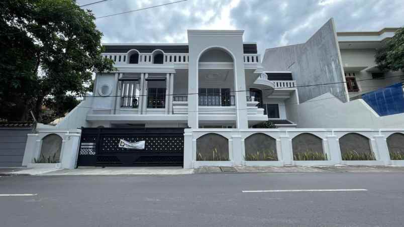 dijual rumah jalan gatsu 1