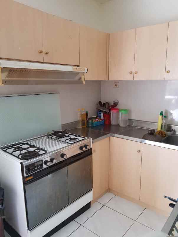 dijual rumah jalan gedung hijau
