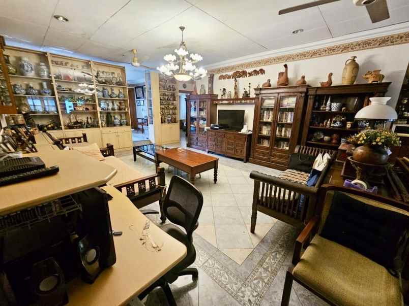 dijual rumah jalan gedung hijau