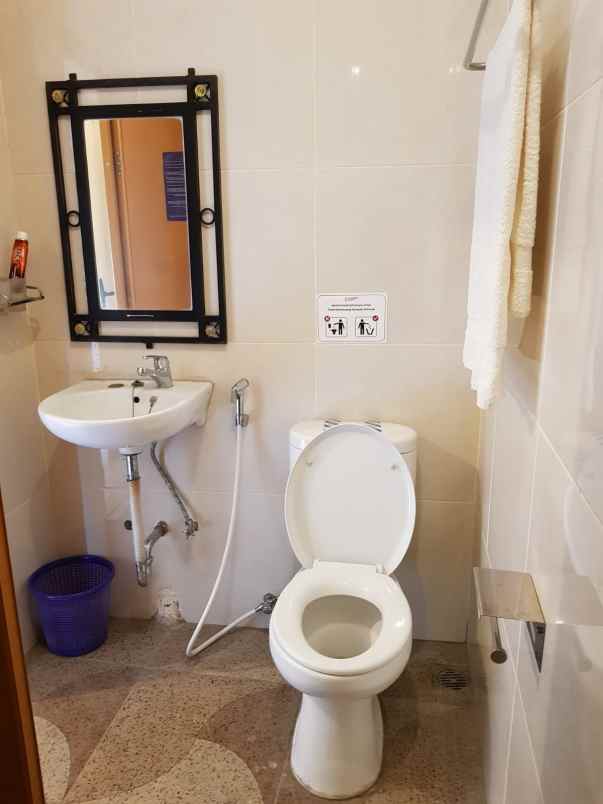 dijual rumah jalan gedung hijau