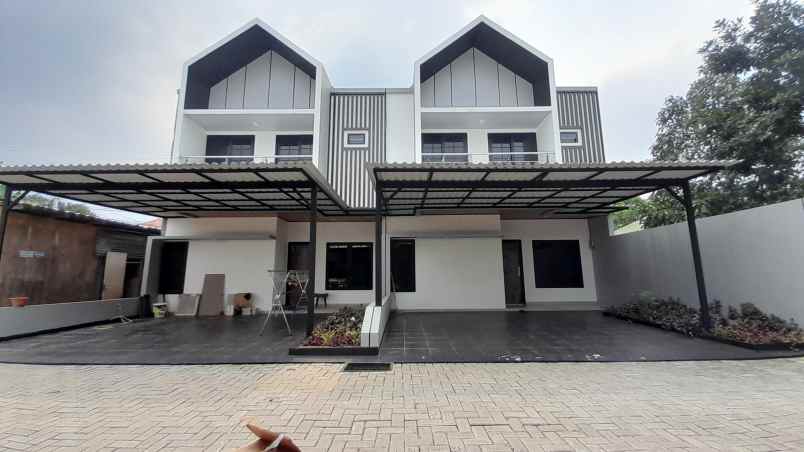 dijual rumah jalan juanda depok