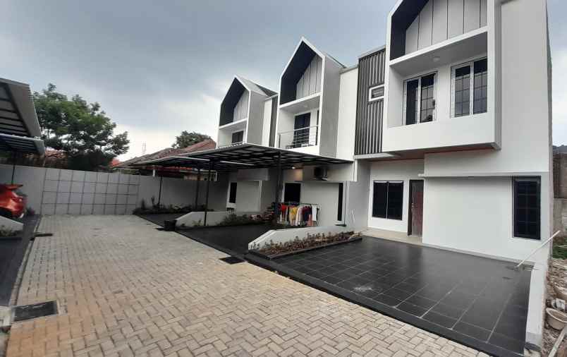 dijual rumah jalan juanda depok