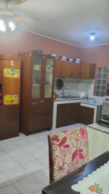 dijual rumah jalan kakatua