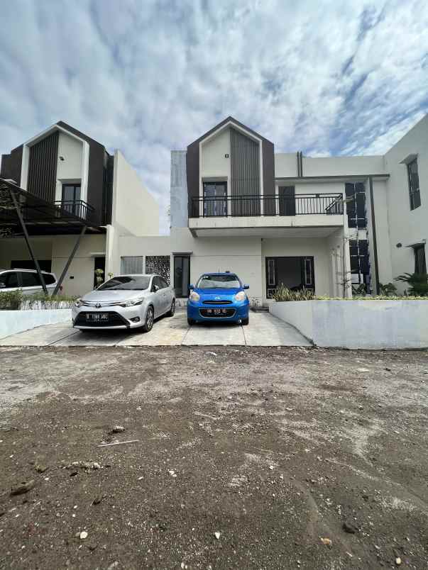 dijual rumah jalan kaliurang km 12