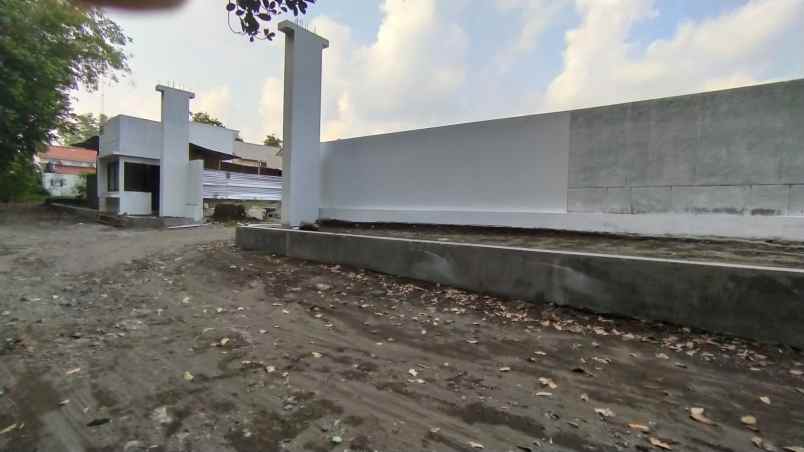 dijual rumah jalan kaliurang km 12