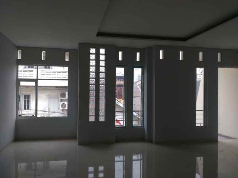 dijual rumah jalan kebon jahe ii