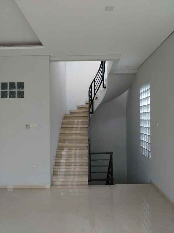 dijual rumah jalan kebon jahe ii