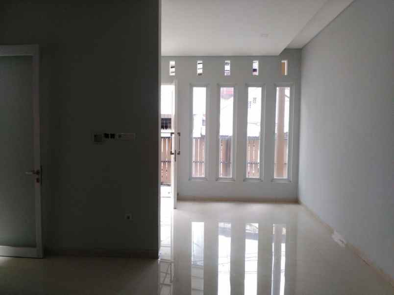 dijual rumah jalan kebon jahe ii