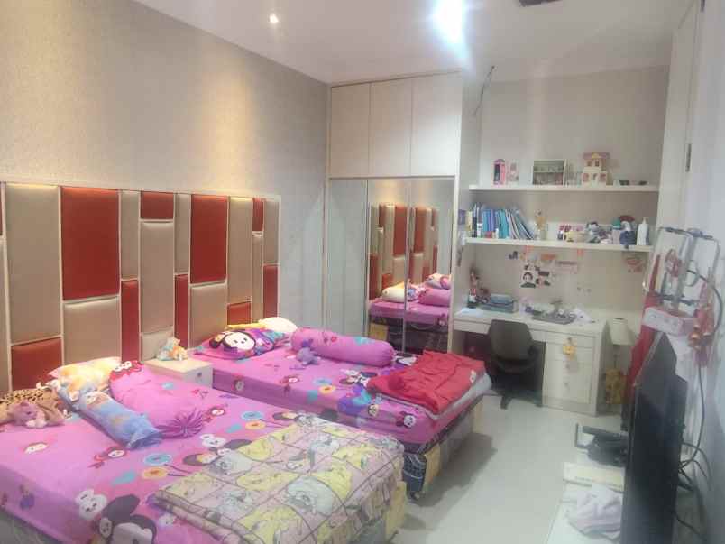 dijual rumah jalan pakuwon city