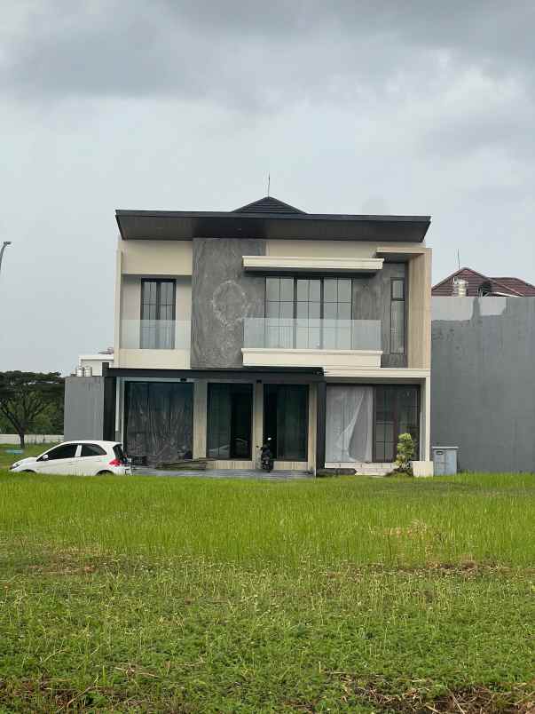 dijual rumah jalan pakuwon city