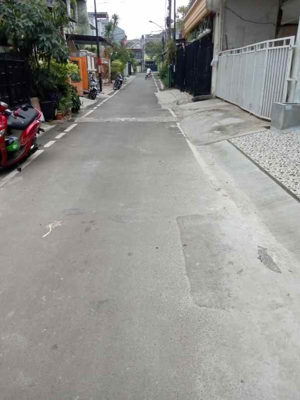 dijual rumah jalan pondok kelapa raya