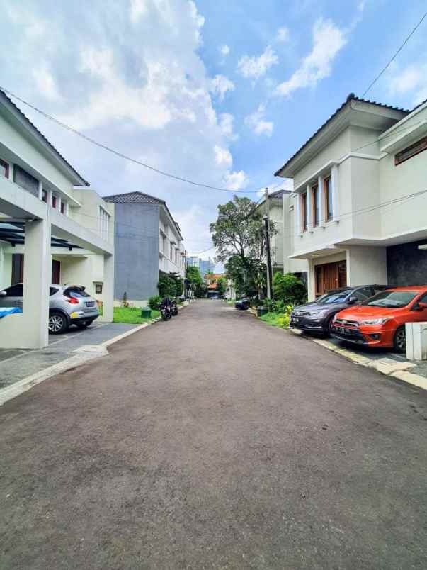 dijual rumah jalan raya cilandak