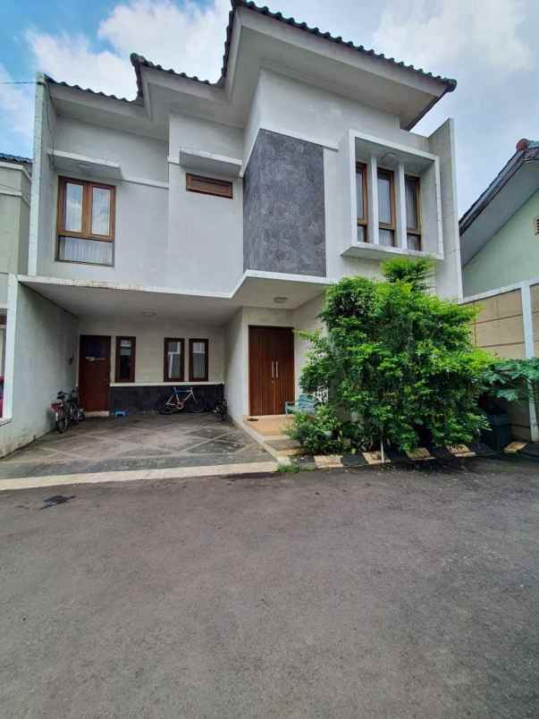 dijual rumah jalan raya cilandak