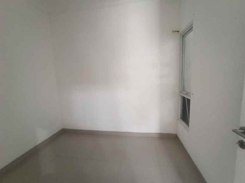 dijual rumah jalan raya cipayung kota depok