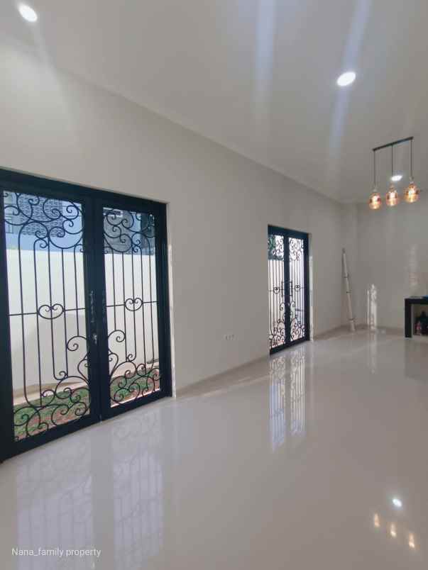 dijual rumah jalan raya gotong royong