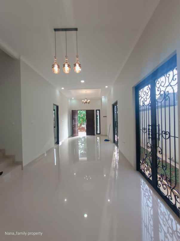 dijual rumah jalan raya gotong royong