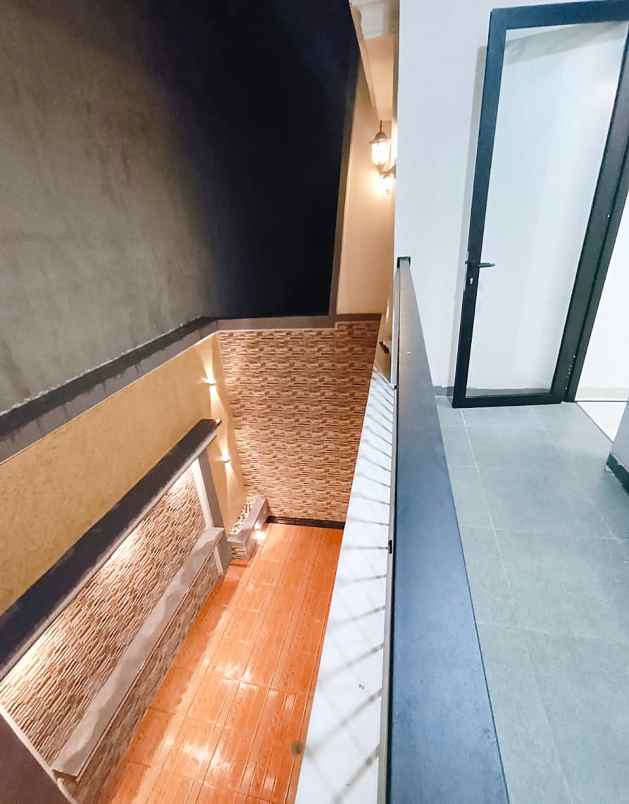 dijual rumah jalan raya kejaksaan joglo