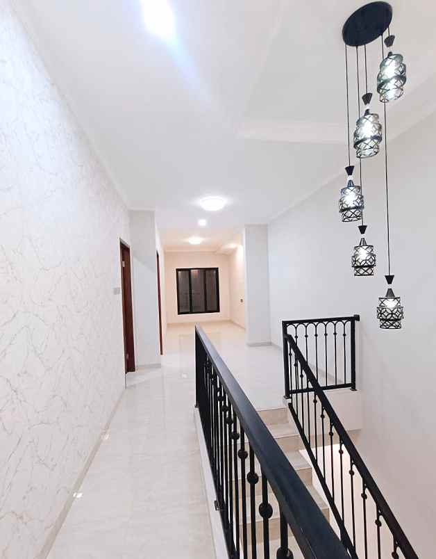 dijual rumah jalan raya kejaksaan joglo