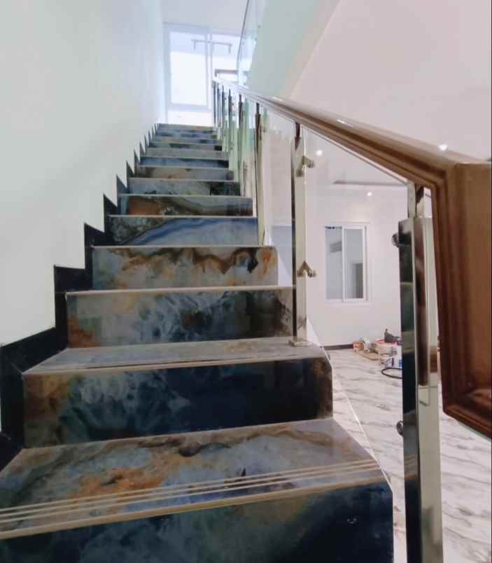 dijual rumah jalan raya komplek dki joglo