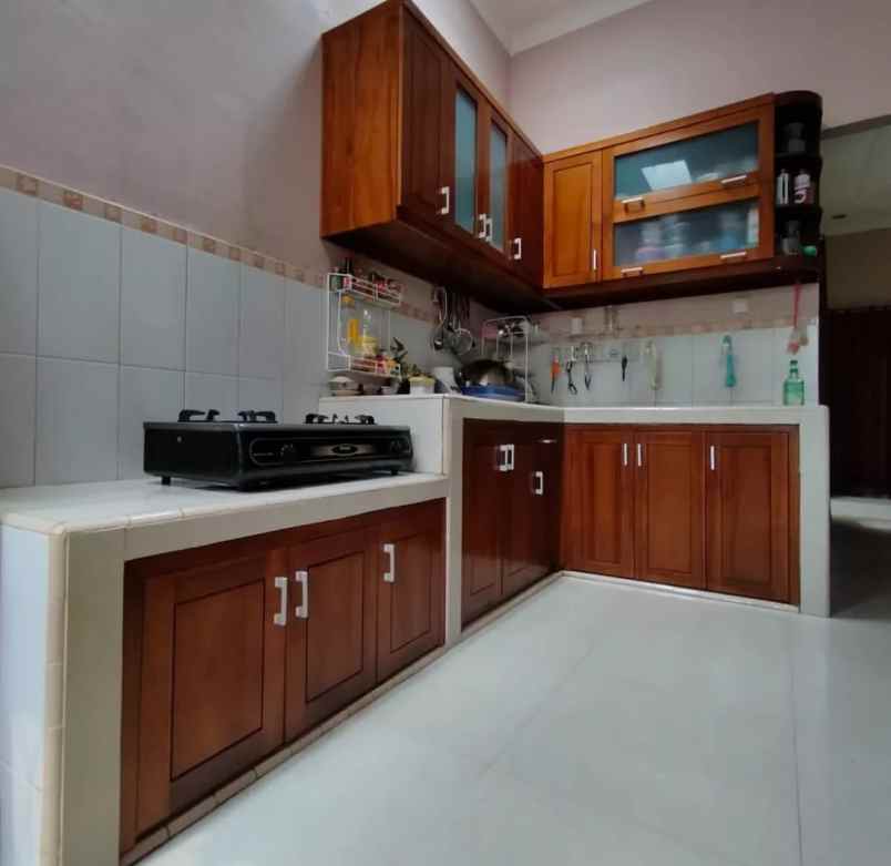 dijual rumah jalan raya margonda depok