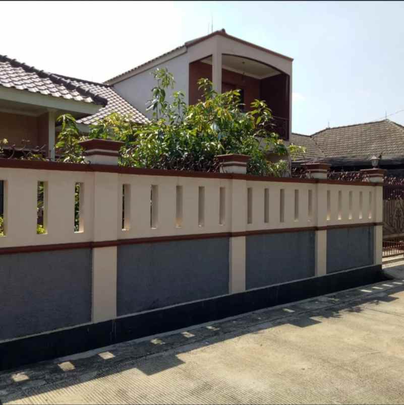 dijual rumah jalan raya margonda depok