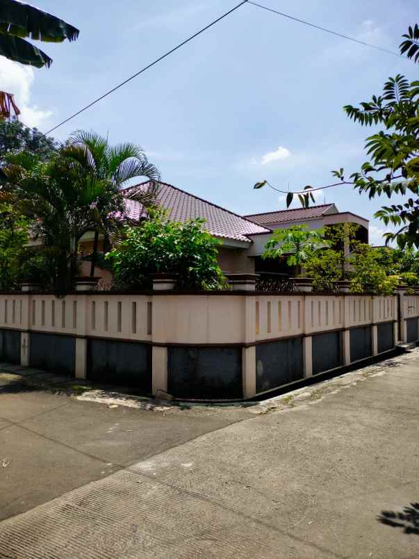 dijual rumah jalan raya margonda depok