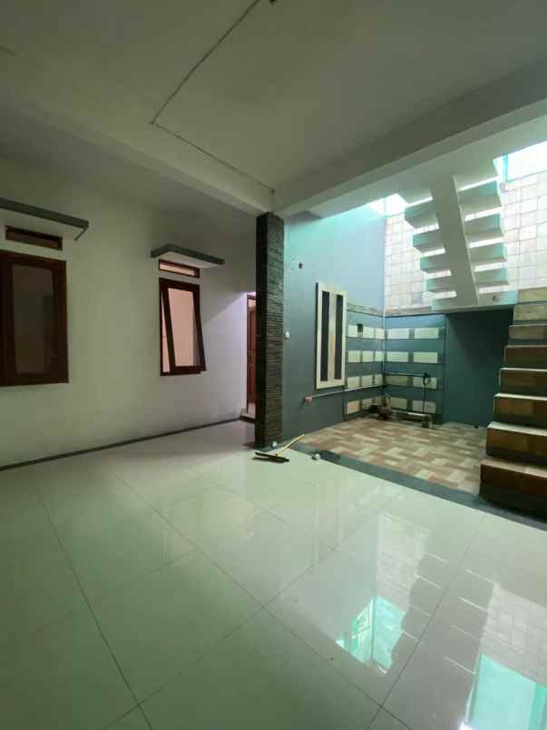 dijual rumah jalan raya meruyung limo