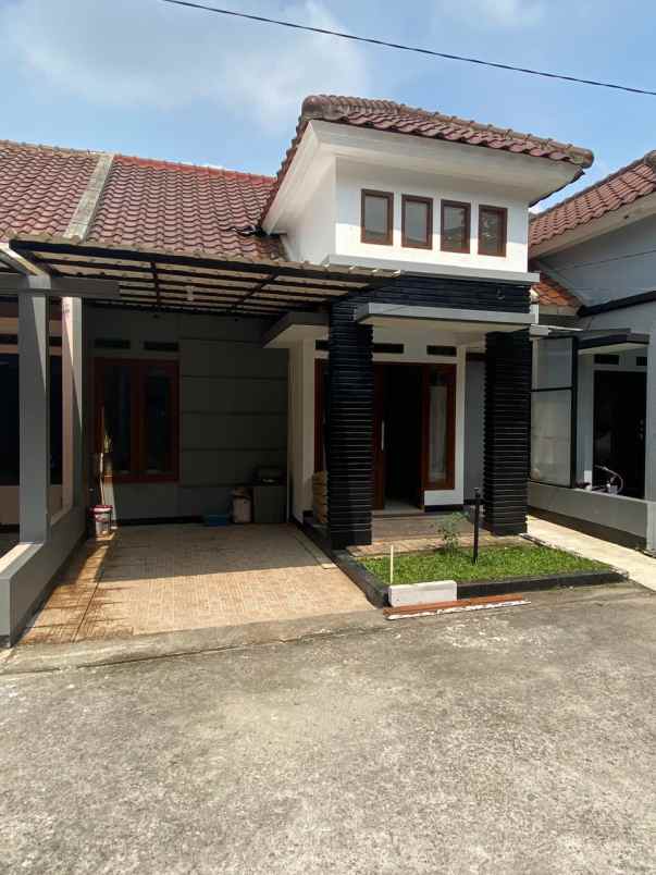 dijual rumah jalan raya meruyung limo
