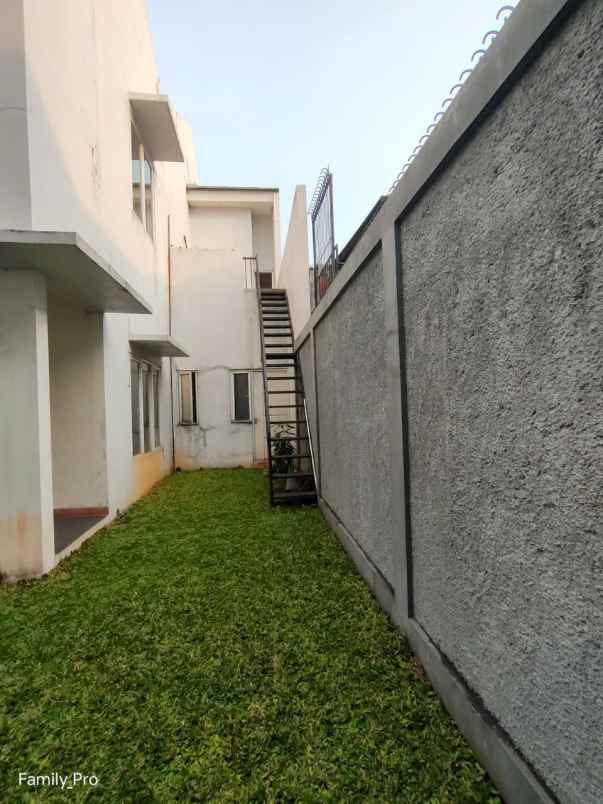 dijual rumah jalan raya pesanggrahan