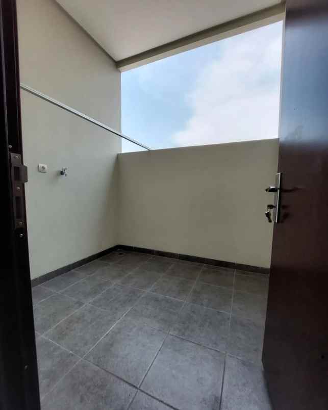 dijual rumah jalan raya pinang