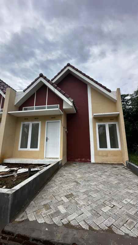 dijual rumah jalan raya tlogowaru