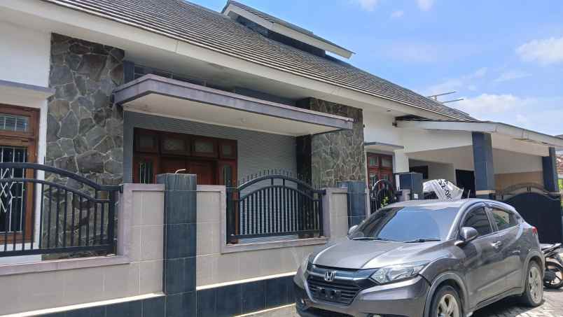 dijual rumah jalan singa kalicari