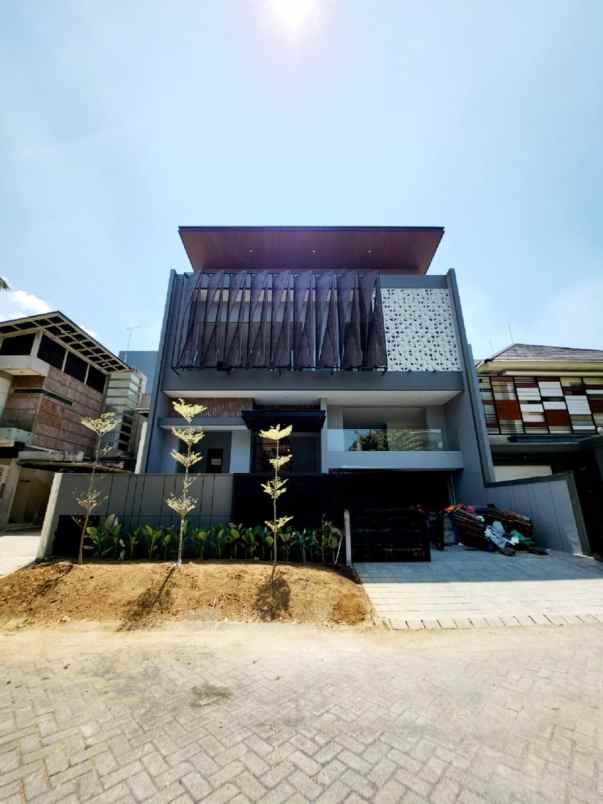 dijual rumah jalan somerset