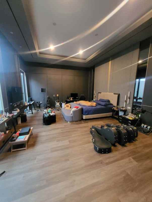 dijual rumah jalan taman golf