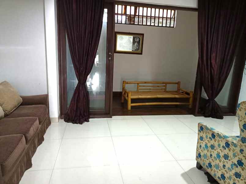 dijual rumah jalan tanah kusir